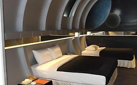 โรงแรมดิ แอดเวนเชอร์